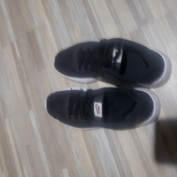 Running nikes - Picture 3 of 5